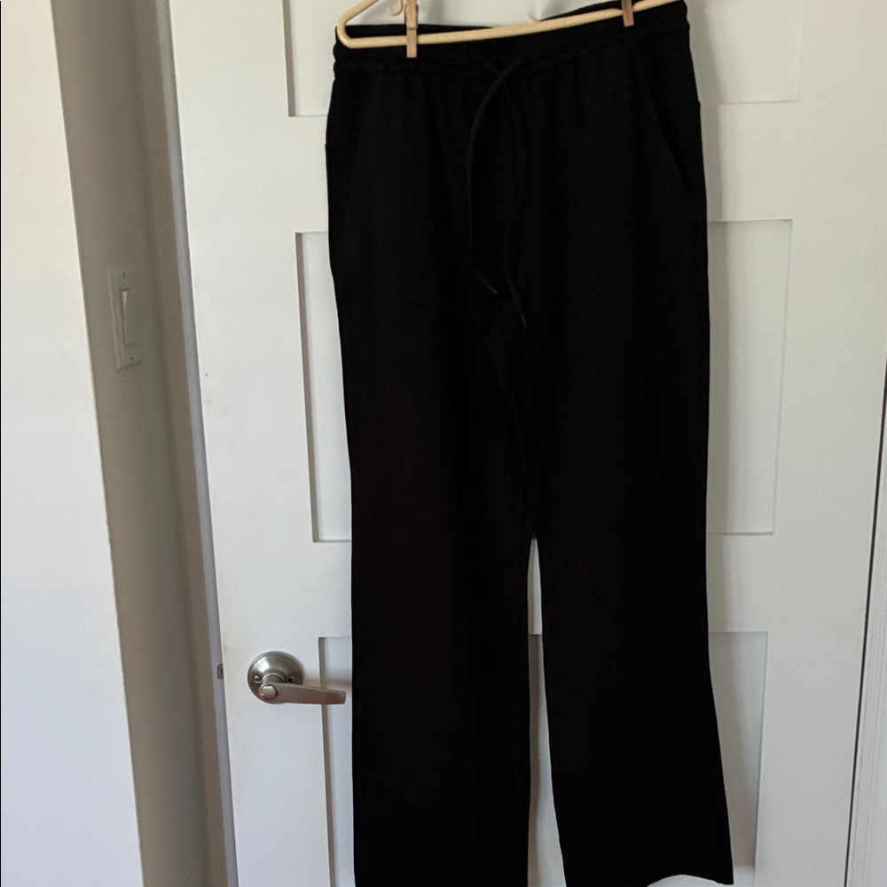 Lululemon track pants jersey material size 6, two side pockets elastic waist